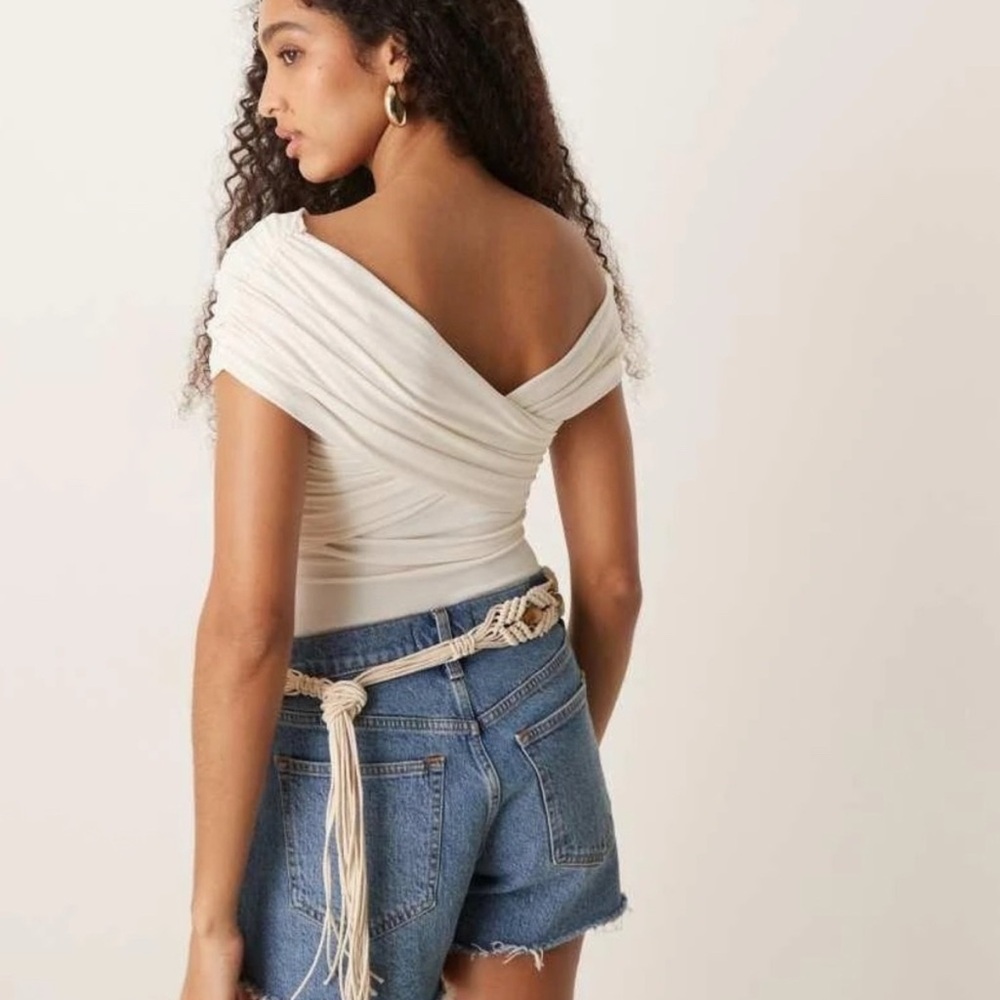 Abercrombie & Fitch Off-Shoulder Cream Bodysuit - Picture 2 of 4